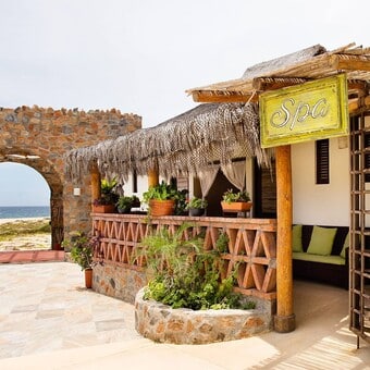 Restaurante El Faro Beach Club Todos Santos con Reservandonos (3)