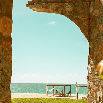 Restaurante El Faro Beach Club Todos Santos con Reservandonos (9)